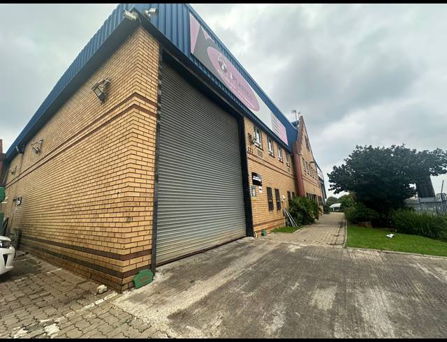 1,412M² WAREHOUSE TO LET IN MEADOWDALE